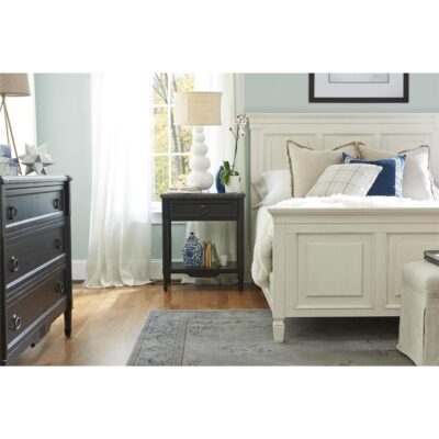 Alternative view of Summer Hill Queen Panel Bed